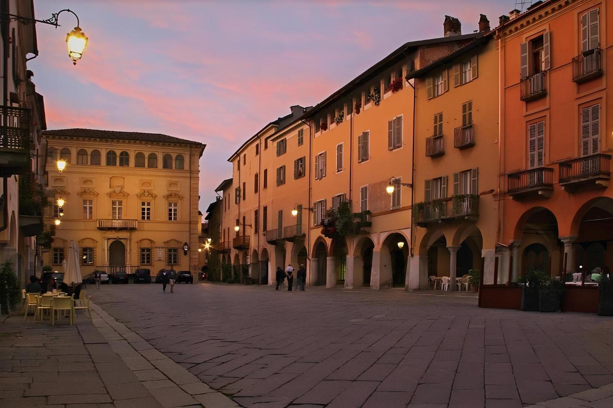 Centro Storico Luminoso Spazio Al Piazzo Biella Kültér fotó